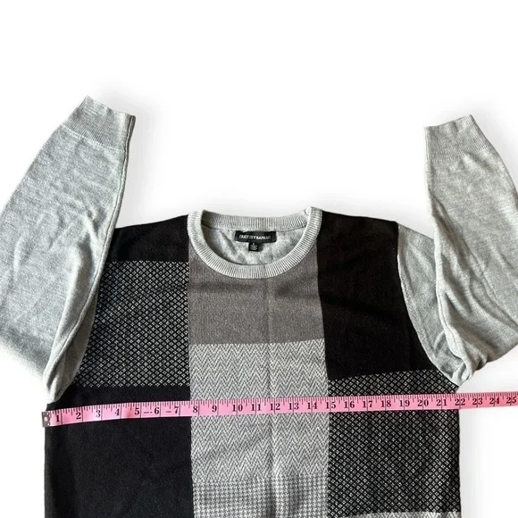 Tricots St. Raphael Men’s Geometric Square Design Crewneck Sweater, Large - Picture 9 of 11